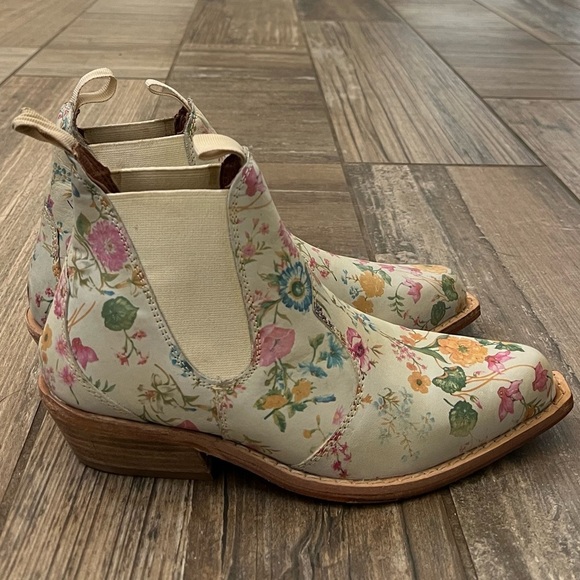 Free People Beau Western Boots in Ivory Floral size 6.5 - Picture 5 of 9